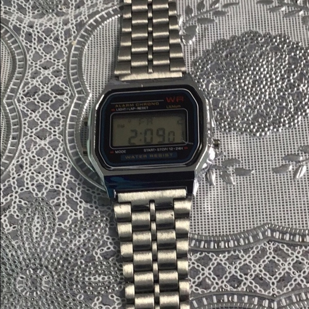 Classic look silver digital watch BRAND NEW